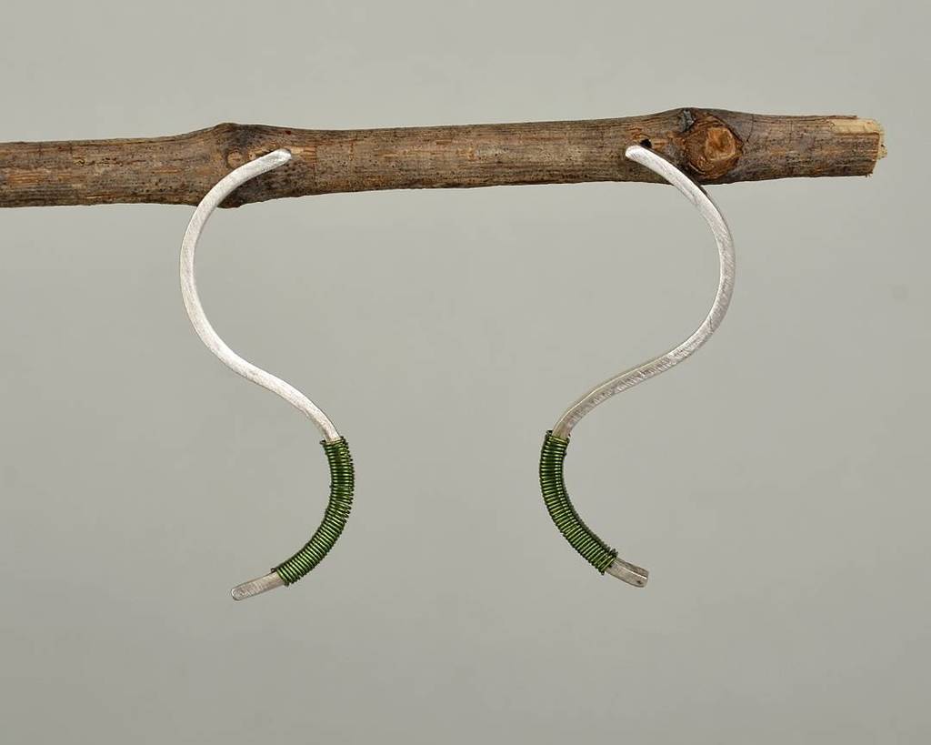 ColorLatinoJ's tweet photo. Minimal sterling silver earrings for day or night #minimaljewelry #longstuds #etsyshop #bohochicjewelry #boutiques … https://t.co/Q2xQBJbPzA