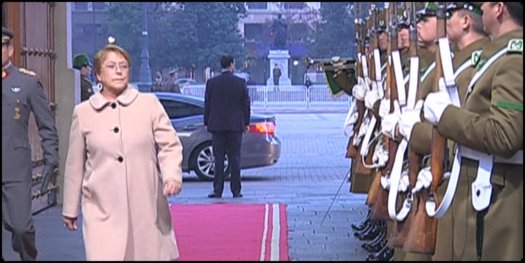 CNNChile's tweet photo. Presidenta Bachelet alcanzó su nivel más alto de desaprobación https://t.co/4StcXutqAi #CNNChile https://t.co/UdDstg3B6u