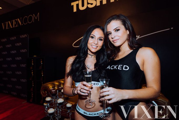 Cheers to these two jaw dropping gorgeous babes @ArianaMariexxx & @littlekeish!! 🥂 #blacked #avn2017