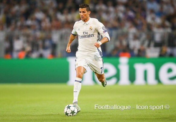 Footballogue's tweet photo. [#Liga🇪🇸] Ronaldo, Danilo et Benzema se sont fait siffler lors de l'annonce de leur nom à Bernabeu.

Via @Elias_B09 https://t.co/0wGVKoJrVu