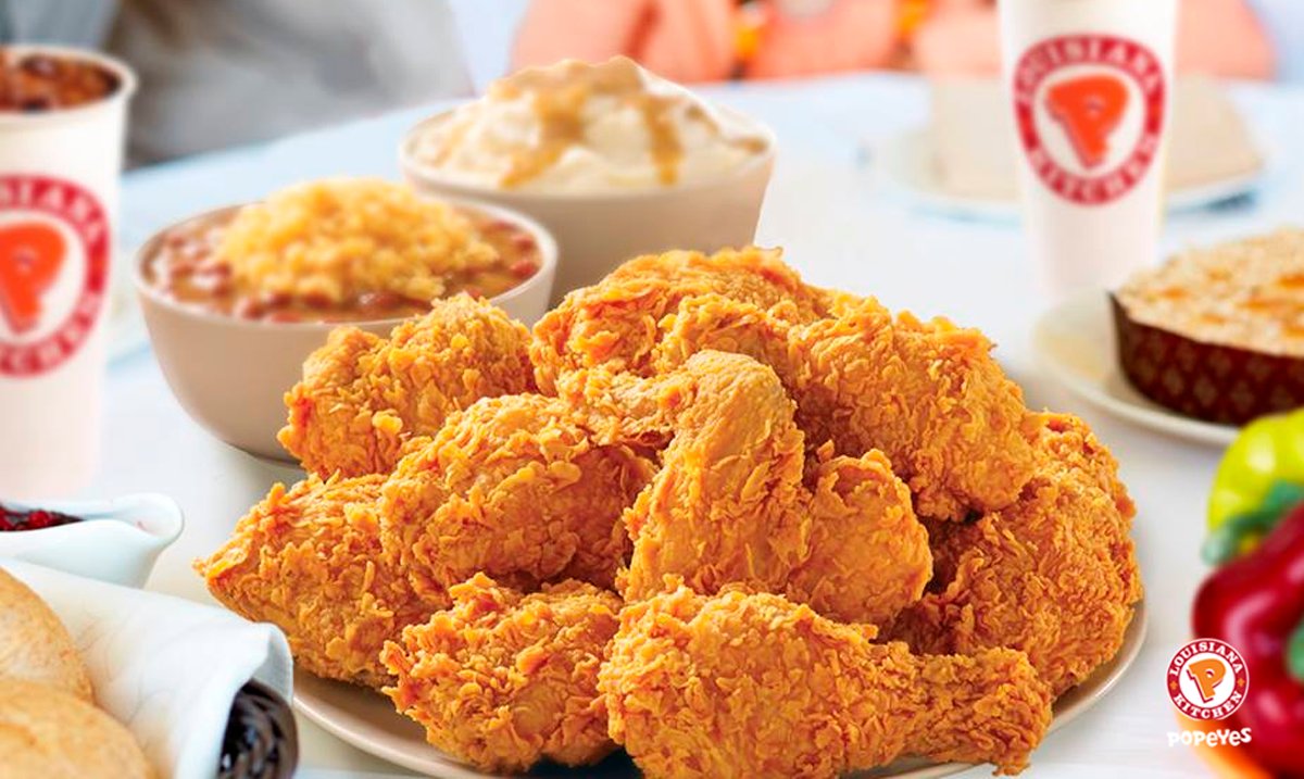 PopeyesPanama's tweet photo. Tienes la opción de escoger entre el #Micropollo y las piezas grandes de Popeyes. ¿Qué será? #ElTamañoSiImporta https://t.co/1SvT5kxfgp