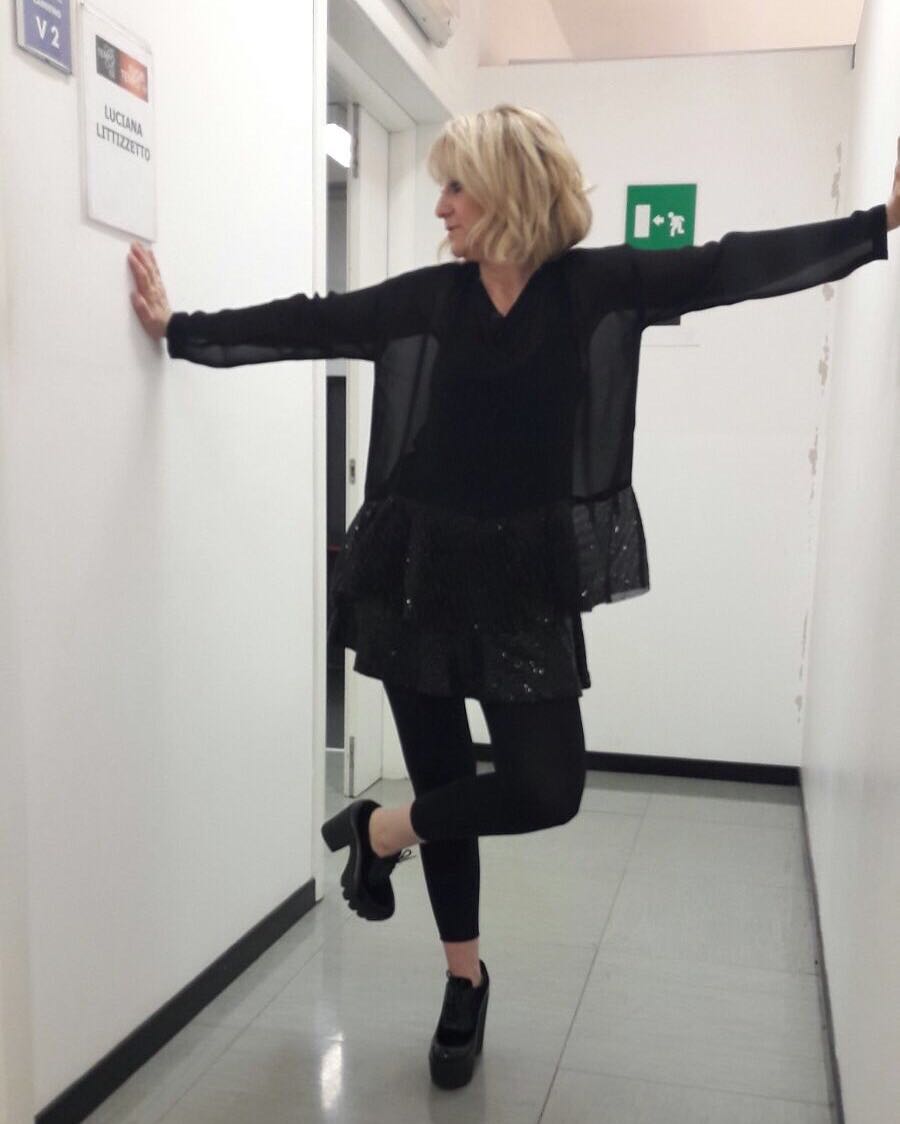 lucianinalitti's tweet photo. La pistola che si specchia nello specchio immaginario di Pistoletto... #atrapoco #chetempochefa #cicapui https://t.co/5XoJojKrwV