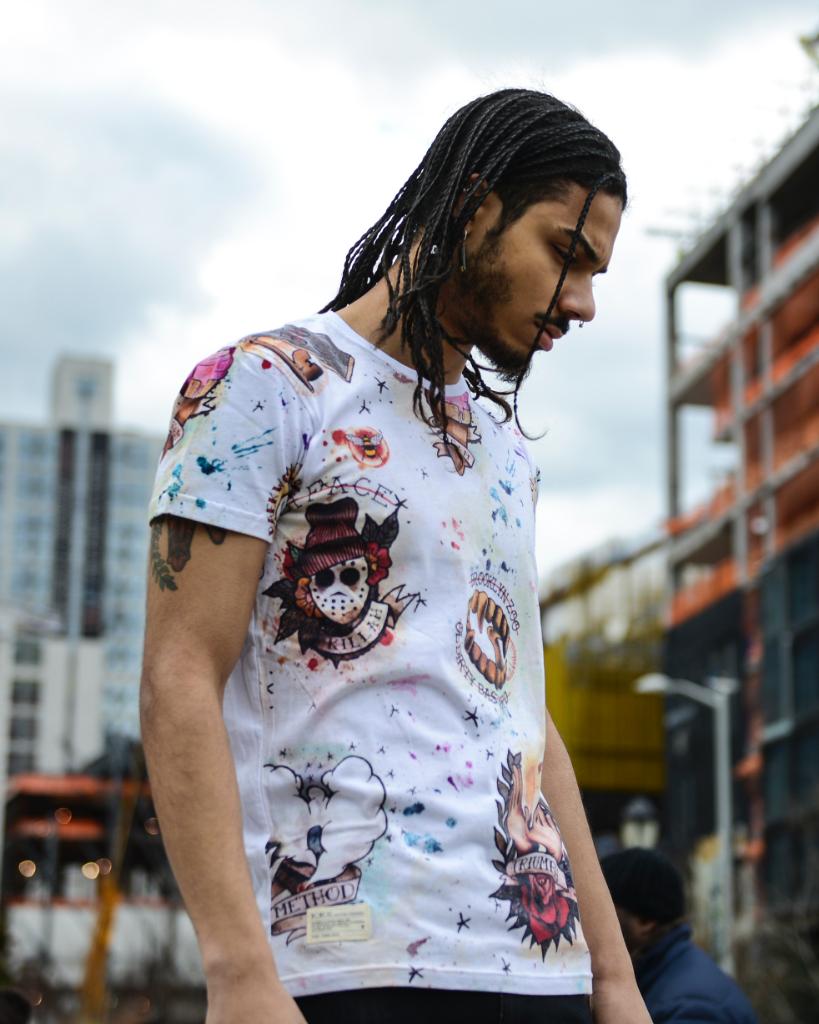 Footaction's tweet image. .@Two_Angle down with the 👐 - tee in stores now!

🚶: @melomakesmusic