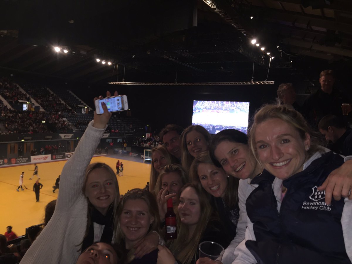 susierowe6's tweet photo. Great day out with @SevenoaksHC at Wembley today. The @7Oaks_L1s supporting the boys in full force! 💜🏑 https://t.co/SBv26Nv4yO