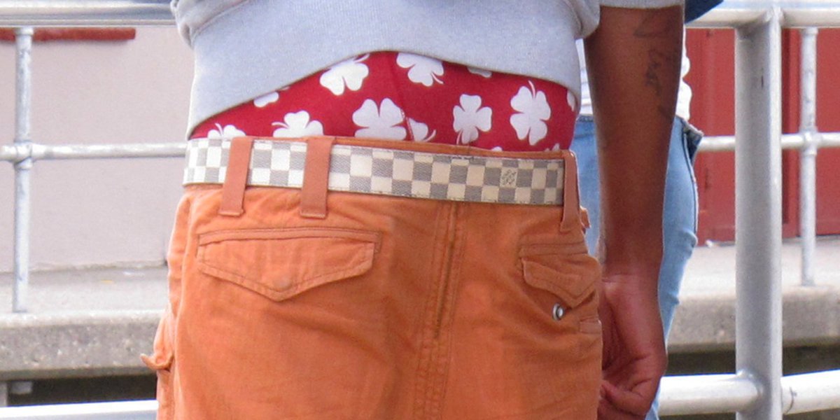 HuffPost's tweet image. GOP bill in Mississippi pushes fines, counseling for wearing sagging pants huff.to/2jGeCU5