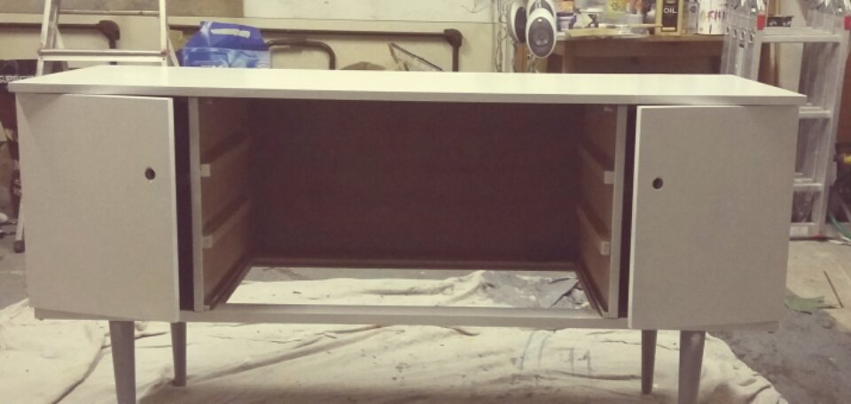 cukoon's tweet photo. Giving our #chestofdraws a lick of paint #handmadehour #revamp #fresh #upcycle #retro https://t.co/k10toKYTbM