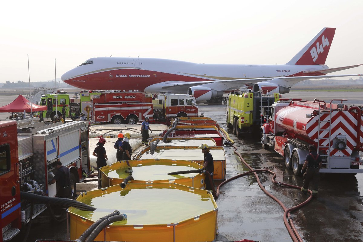 Emol's tweet photo. Minuto a minuto: SuperTanker se prepara para iniciar su cuarto viaje. Destino aún no confirmado https://t.co/v5MC9i7ghU https://t.co/xR8byetwA1