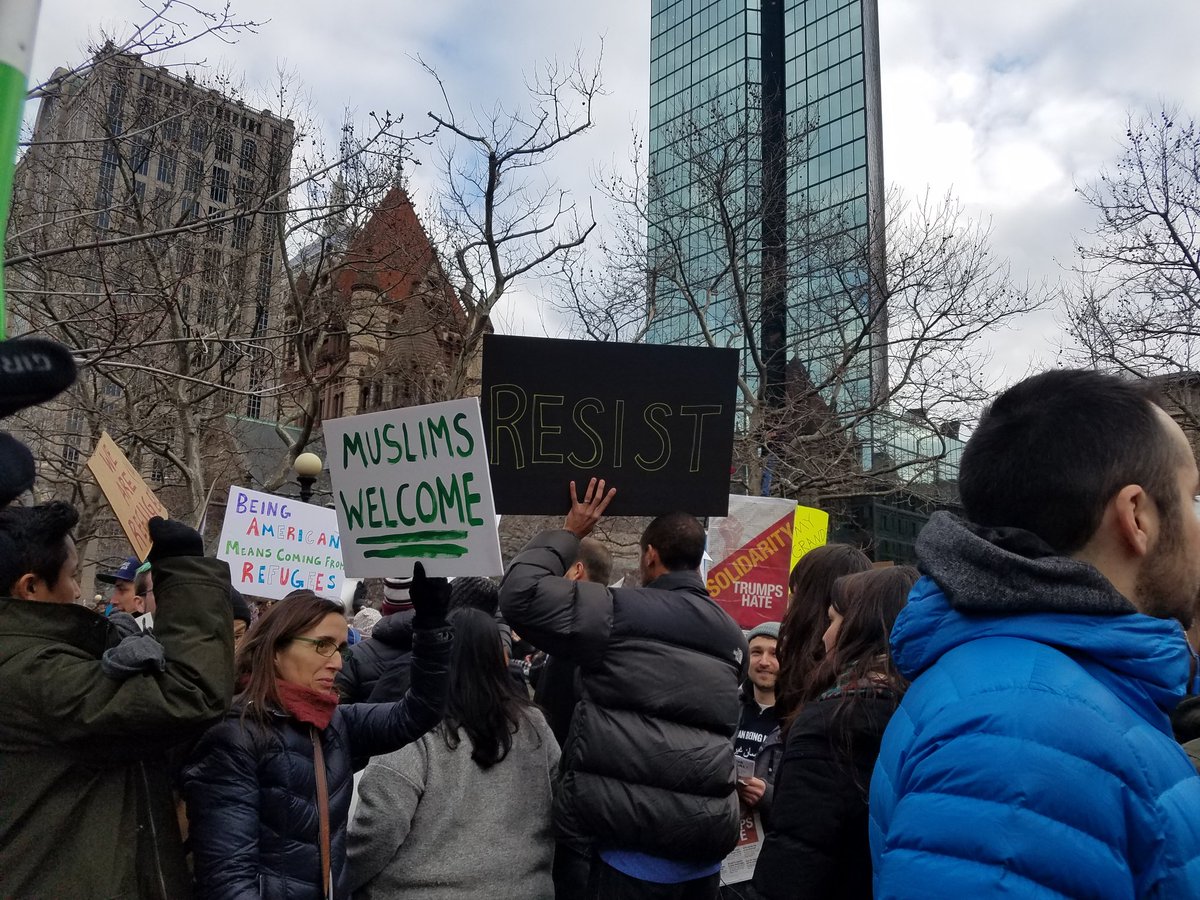 croseconley's tweet photo. #NoBanNoWall #Boston #protest #MuslimBan #ImmigrantsWelcome https://t.co/ajFXyZUr5g