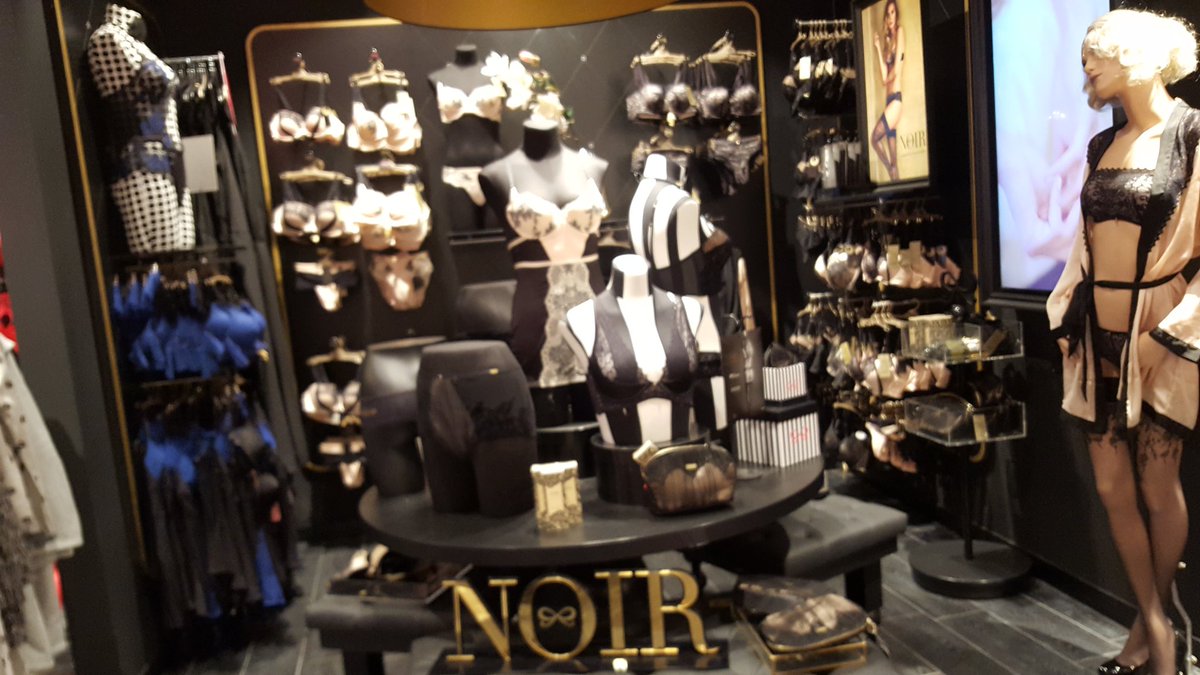 I love how this wall looks, so inspiring! #HKMacademy hunkemoller.com