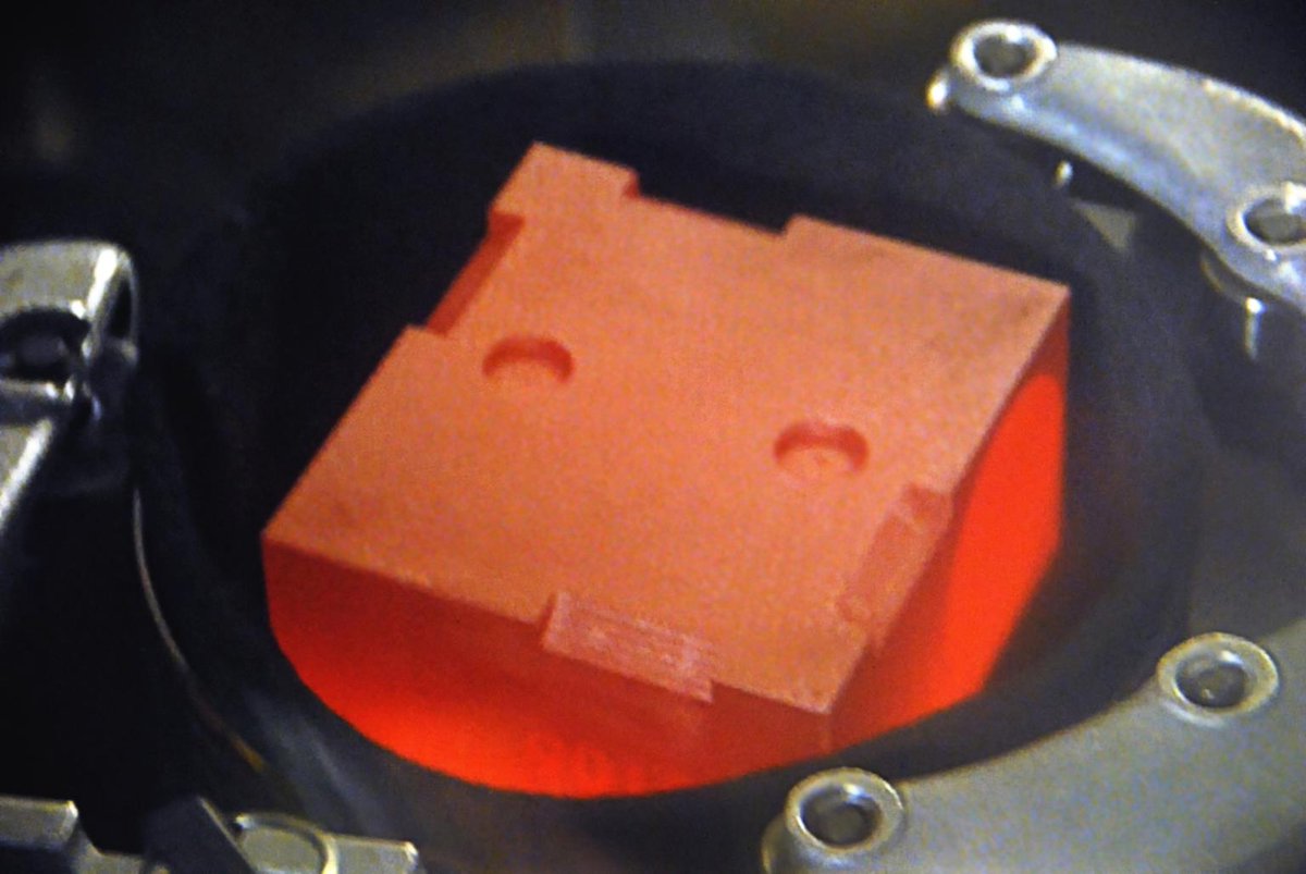 Step_Holt's tweet photo. "#Curiositys 4.8 kg of Plutonium-238 dioxide glowing its graphite container red #hot Heat given off by..." #space #cosmos #nasa #universe https://t.co/qIvWab1lBN