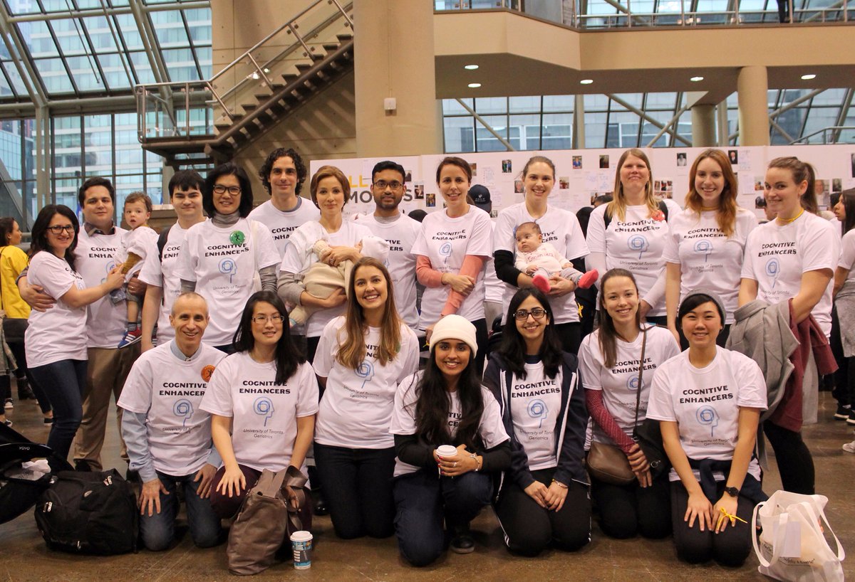 PAGUofT's tweet photo. At the Walk for Memories in support of @AlzToronto #PharmacyAwarenessofGeriatrics #PAG #CognitiveEnhancers #RGIG #UofT https://t.co/wFKmx4qyB4