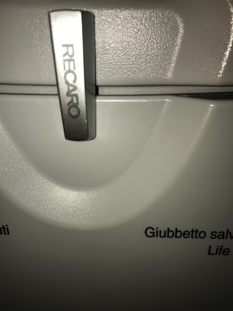AllanJEdwards's tweet photo. @harrismonkey Introducing the "Alitalia". Which undoubtedly has to be my least favorite Recaro seat of all time. https://t.co/MKNfcJX0sg