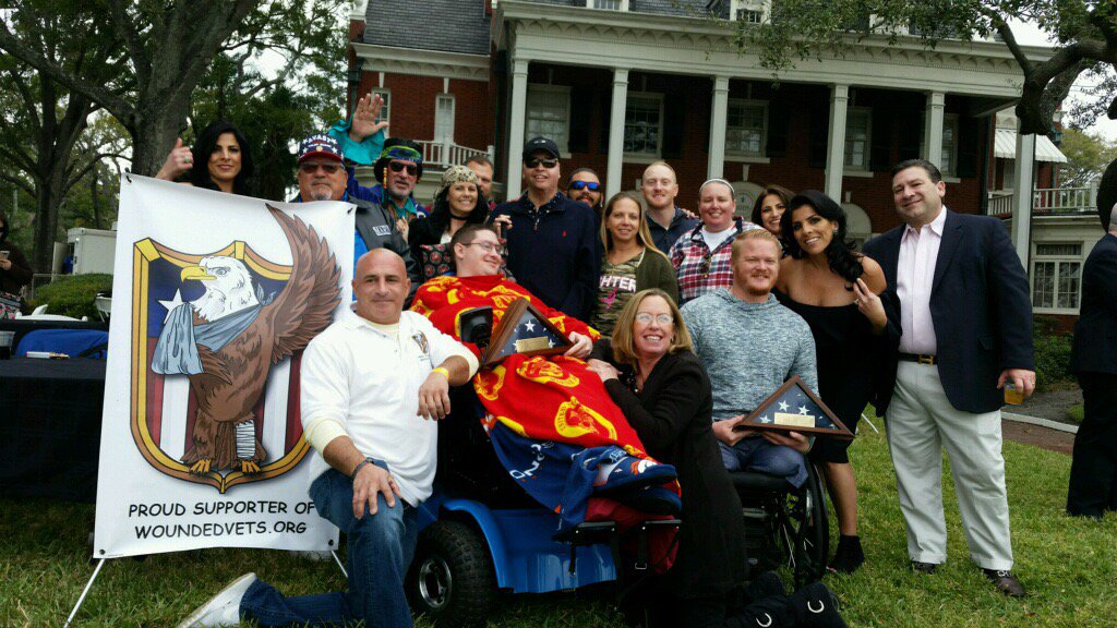 Jill_G_Kelley's tweet photo. Proud to host #woundedvets w/#WorldSeries #chicagocubs @CubsJoeMadd! Grateful for🇺🇸"ShadowBox"honoring our support! https://t.co/FYSFWty8i4