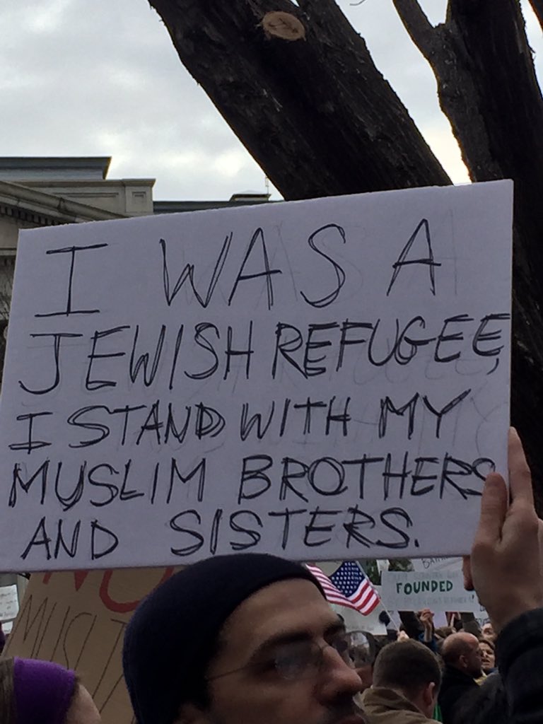jennysplitter's tweet photo. Retweeting this one #NoBanNoWall #dcresists https://t.co/86I6bAdDnd
