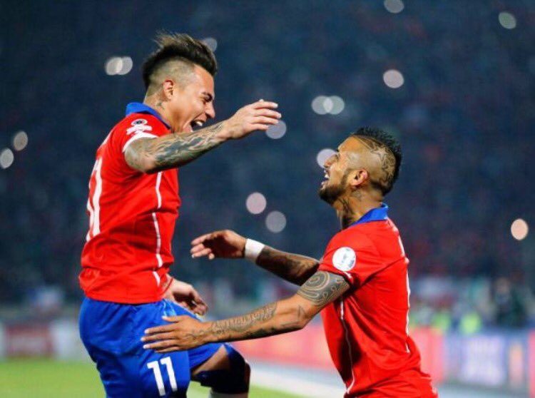 kingarturo23's tweet photo. Mucho éxito hermano @eduardovargasrj1 en tu nuevo desafío!!!💪🏽💪🏽demuestra lo fuerte que eres goleador!!!⚽️⚽️ que sea un gran 2017 para ti😉😉 https://t.co/8tvQ406YPO