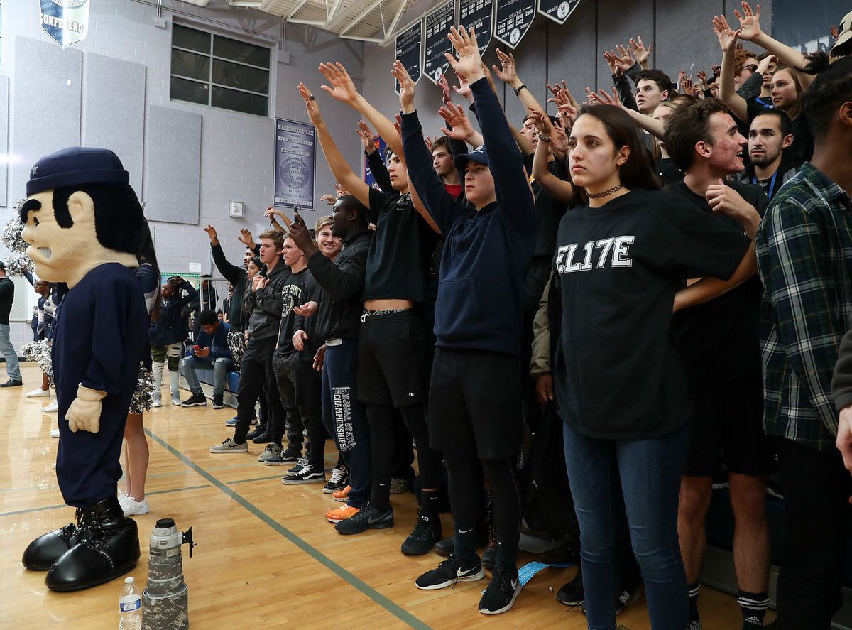 GeneralsBrigade's tweet photo. guess you could say we're the best student fan section around #generalsway #generalsrumble @DMVpix https://t.co/hrDIKD3eZr