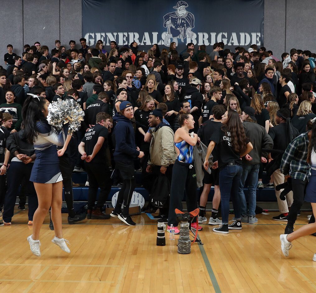GeneralsBrigade's tweet photo. guess you could say we're the best student fan section around #generalsway #generalsrumble @DMVpix https://t.co/hrDIKD3eZr