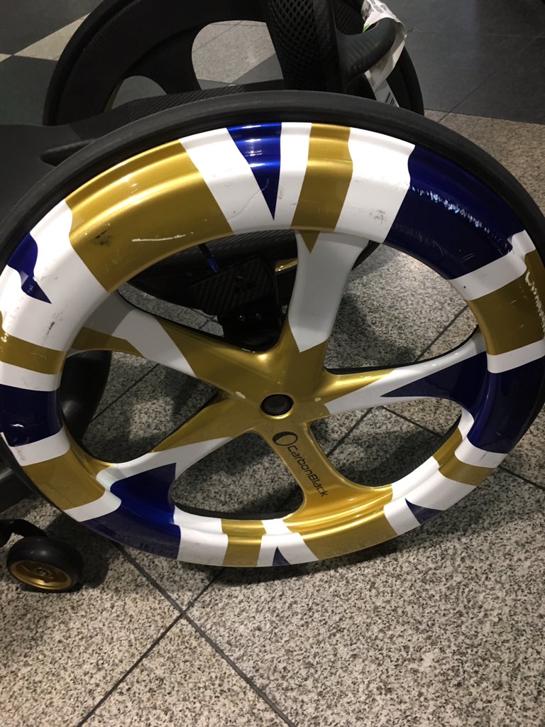 kad_c's tweet photo. Furious is an understatement😡got off @easyJet flight n my @_CarbonBlack chair is wrecked! The wheels aren't stable 2 push on, breaks broke https://t.co/yqBS4vnJMT