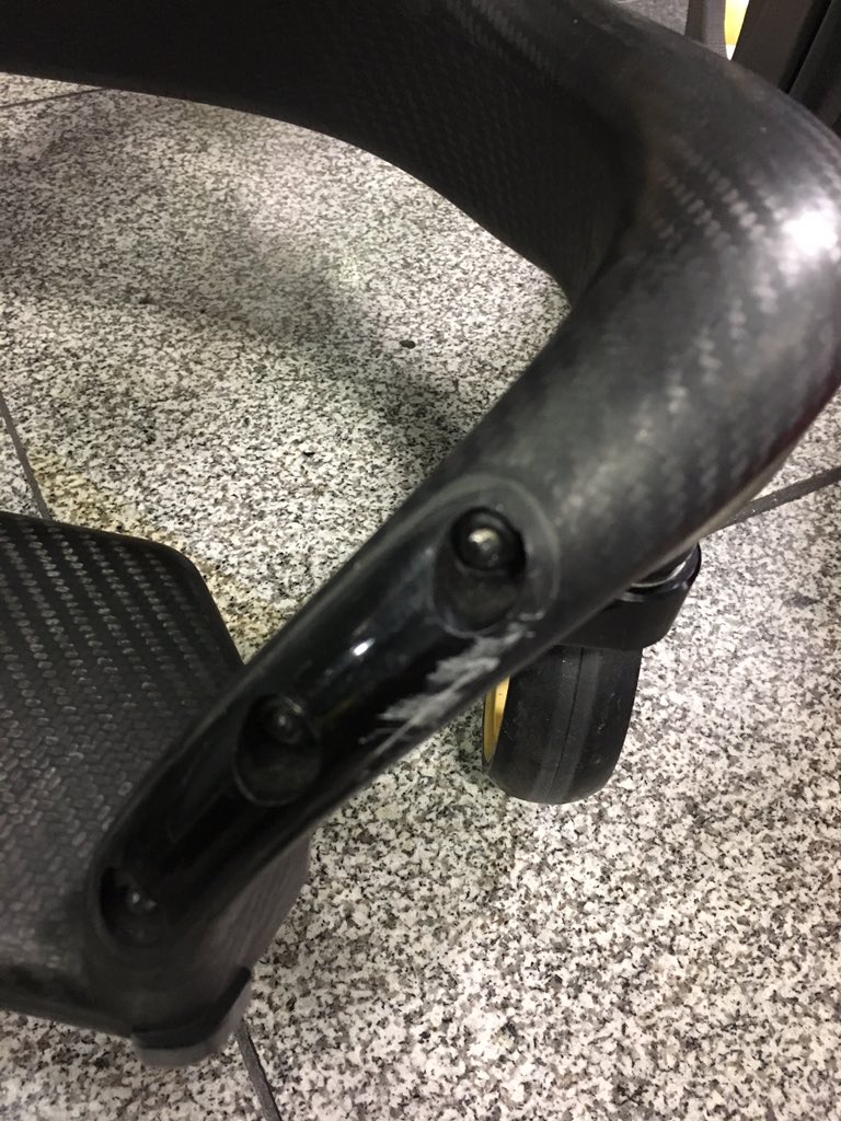 kad_c's tweet photo. Furious is an understatement😡got off @easyJet flight n my @_CarbonBlack chair is wrecked! The wheels aren't stable 2 push on, breaks broke https://t.co/yqBS4vnJMT