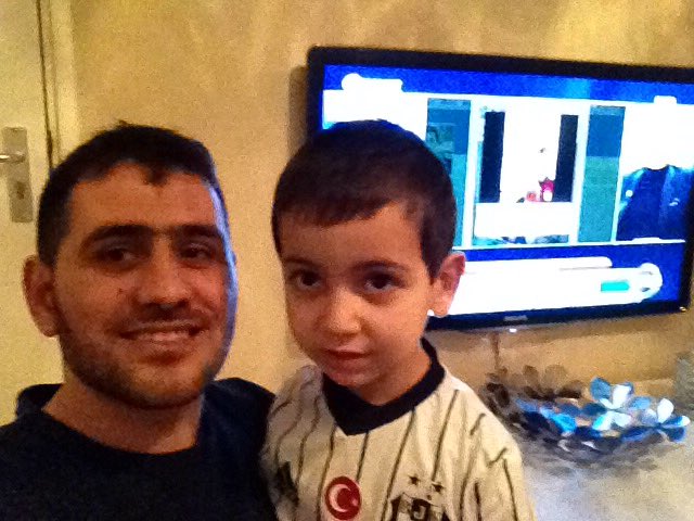 Gedik21Enes's tweet photo. Abi fotoyu istiyoruz  #beyazfutbolizlemeli https://t.co/QEVzDauCTO