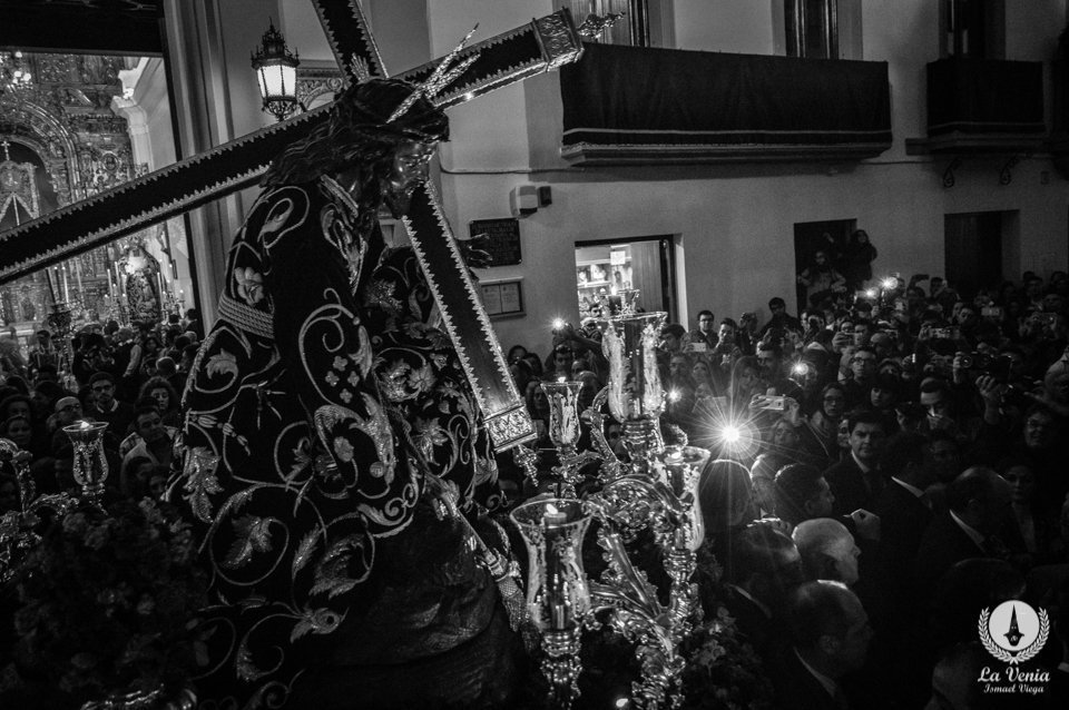 "SI EN LA GLORIA VIVE DIOS...DIOS VIVE EN SEVILLA".