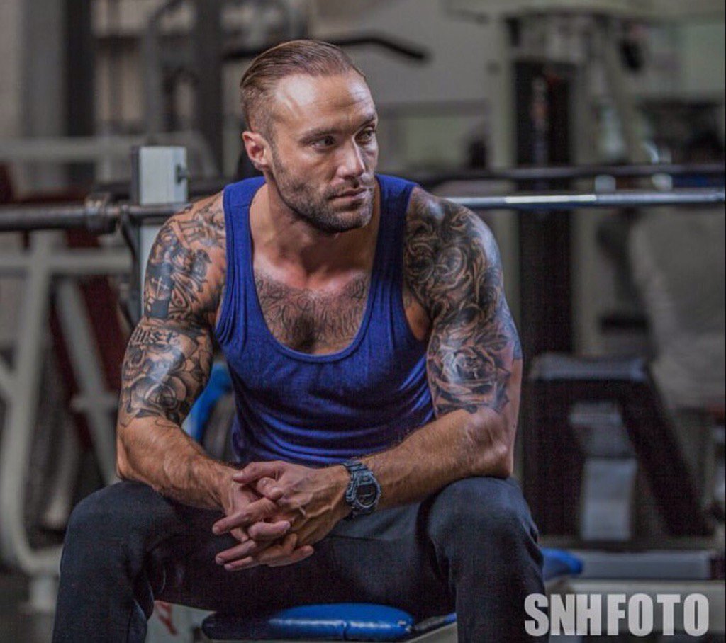 MbkLisa's tweet photo. PWOAR ALERT
#TeamCalum
#TeamBest
#CBBCalum
#CalumToWinCBB
@CalumBest
#CBB @bbuk
ππππ https://t.co/MBnv1KMkhU