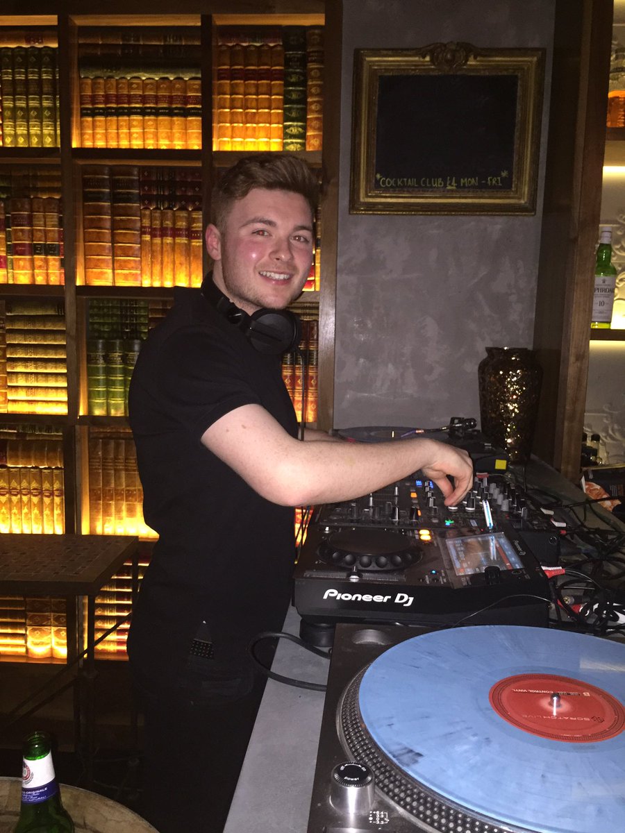 vipcollection23's tweet photo. AMP in the bar @alibibelfast playing some slick house vibes 🚀🍸💯 https://t.co/M4sgEqO2OK