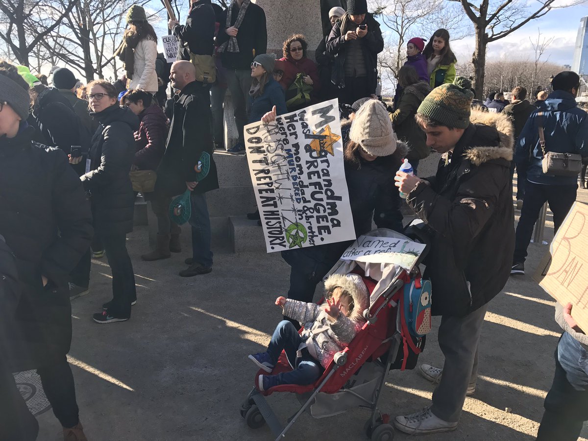 akalinovsky1's tweet photo. Protest at Battery Park. Proud to live in New York https://t.co/y8aOMdelgF