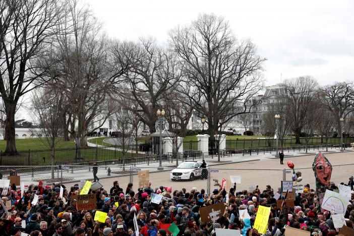 ajplus's tweet photo. Protests continue for a second day around the U.S. over Trump's #MuslimBan executive action. https://t.co/y1f0eLfuag
