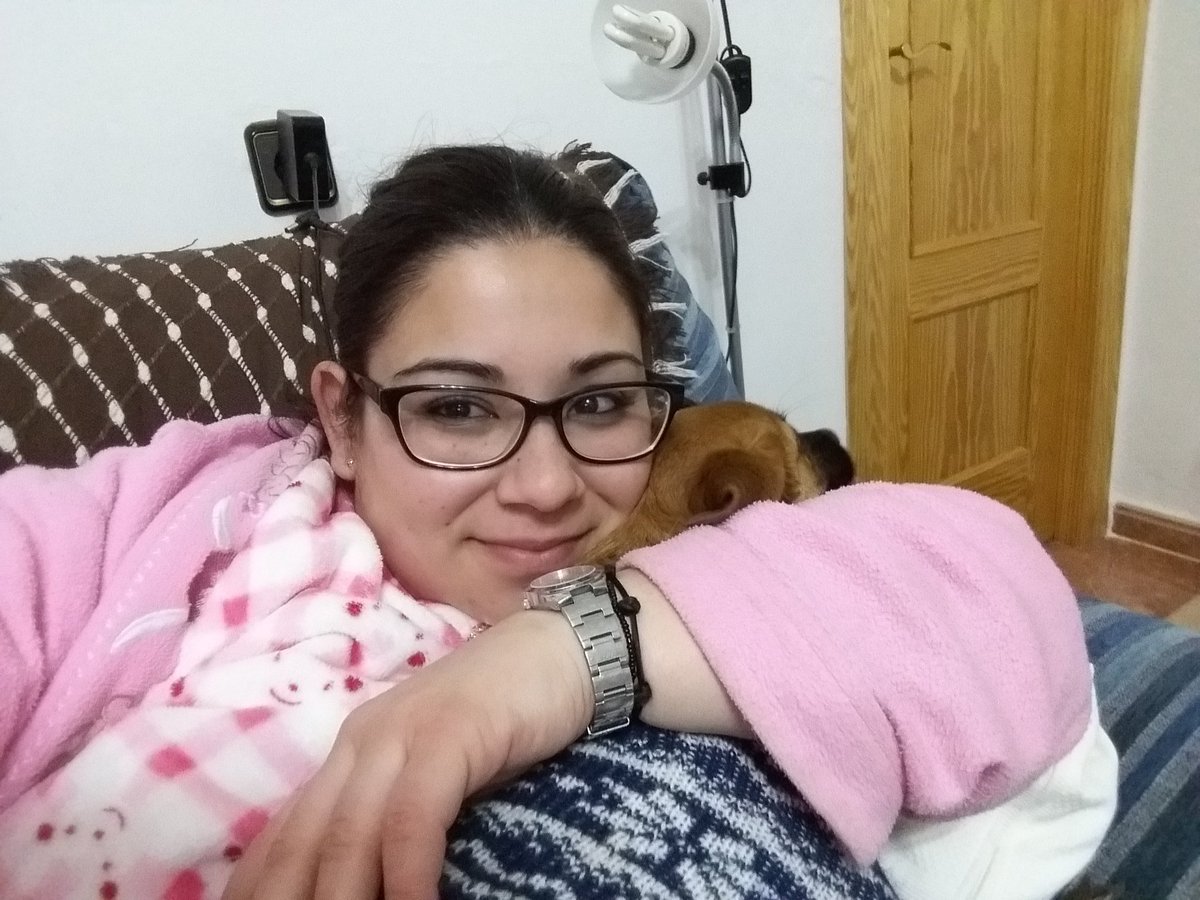 Alicia_Maral's tweet photo. #BuenasNoches en la compañia más fiel! #MiPerro #Wiio https://t.co/E4MTHMb0CO