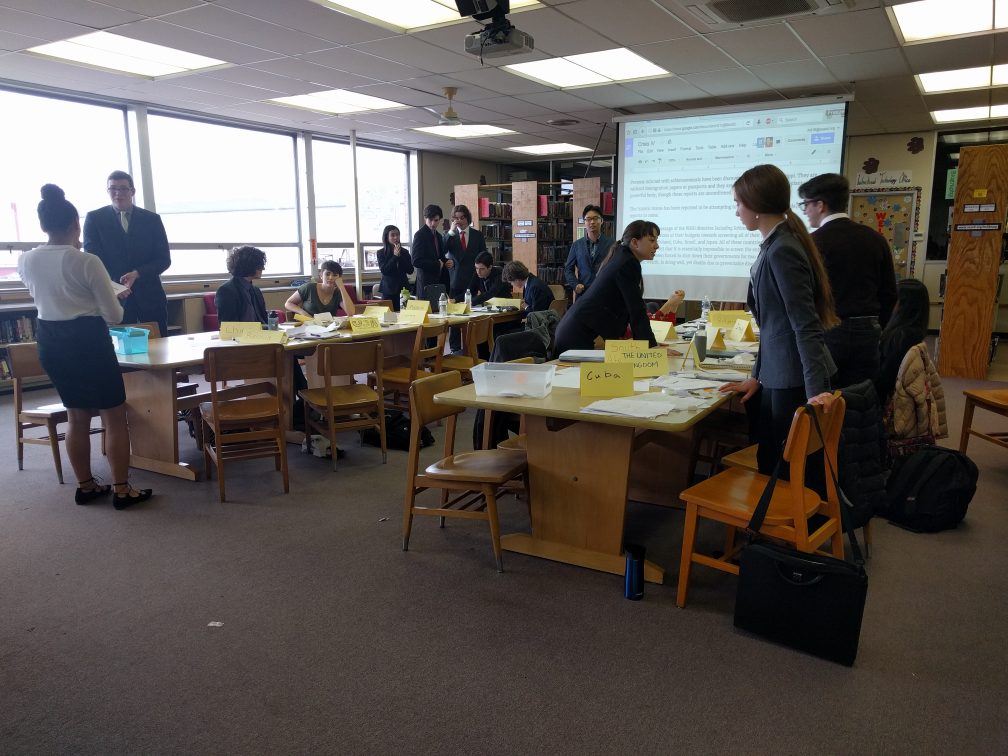 KononovWHII's tweet photo. @ODonnell_Bob 29 Model UN HS students came in on a Sunday Afternoon to resolve a disease outbreak #dedicated #studentssavetheworld https://t.co/TjigN1gdW7