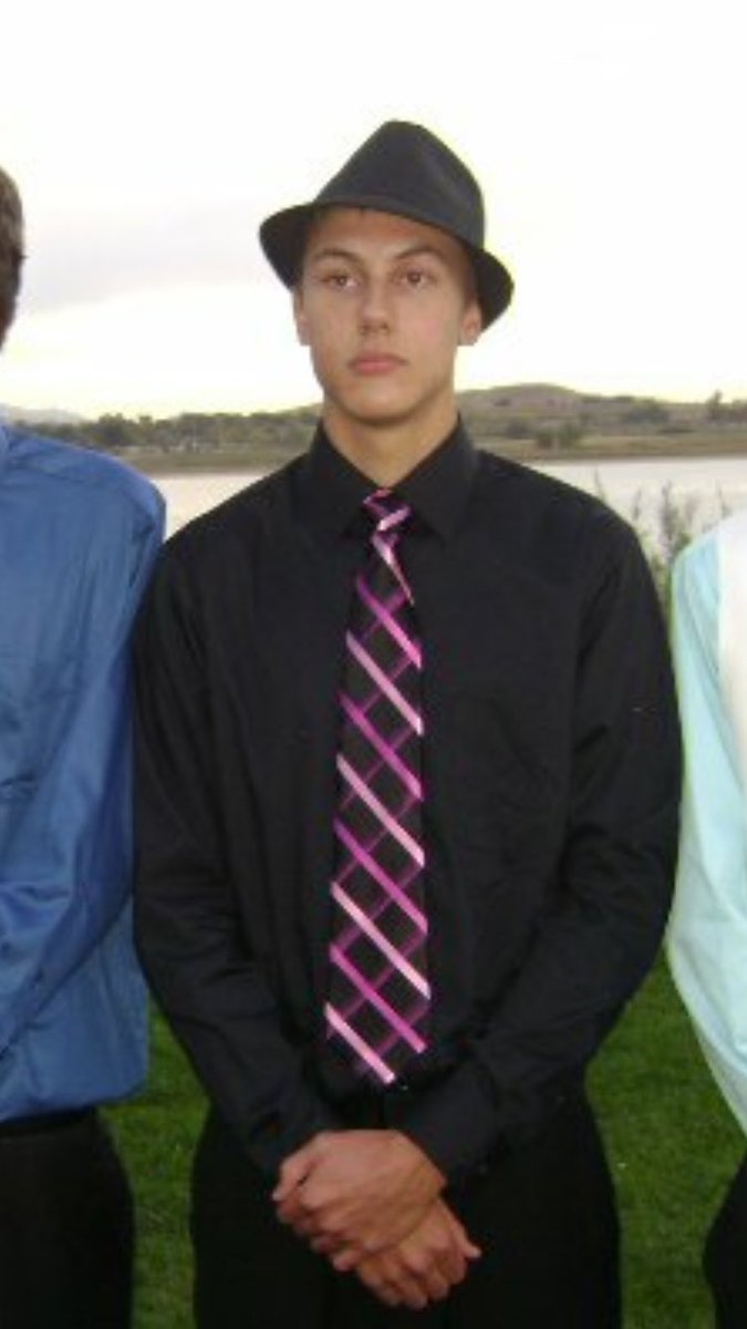 Nick_Gregory10's tweet photo. @willbHIMSELF When you realize you're gonna have to take off the hat for dinner and that your date will leave when she sees whats underneath https://t.co/lhqPb6KoEr