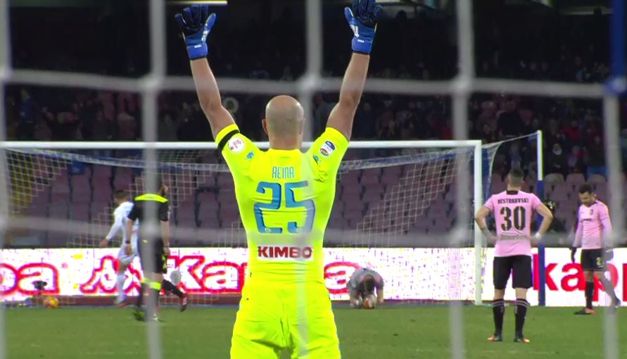 #NapoliPalermo 1-1, la disperazione di Posavec: dopo tanti miracoli, l'errore che porta al pari Mertens!
bit.ly/NapPal_Live