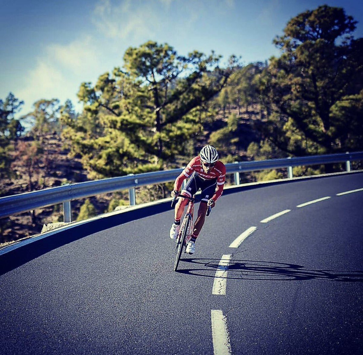 Alberto Contador keep working on the roads of #Tenerife #mtteide #roadbike #canariascycling #trek
