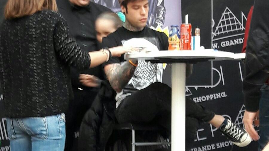 AnnaVeronese01's tweet photo. Gambettina poco sexy insomma.๐ฆ #laclassenonรจacqua #figosolotu #mlmlml @Fedez https://t.co/WDDFY058dz