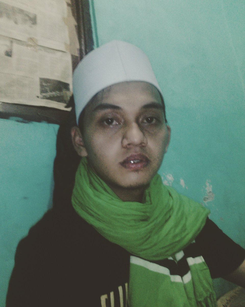 semakin kesini harus mempunyai benteng islam yg kuat. mudah"an aku tttp di jalanMU dan tidak goyang sedikit pun.amin