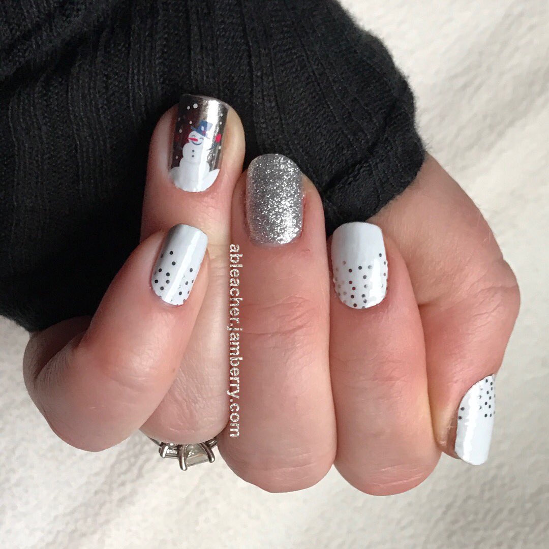 ableacherJN's tweet photo. The perfect winter mani βοΈ #SnowDayJN #BirthdayBashJN #ableacherJN #MetallicNails #Sparkles #Silver #White #Snow #Snowman @JamberryNails https://t.co/yyiX8tKnX5