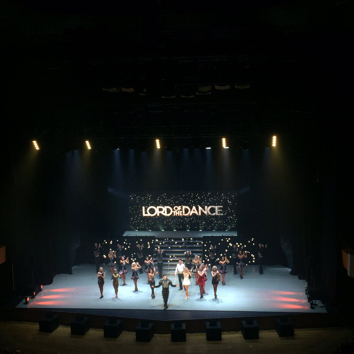 Huge thank you to <a href="/lordofthedance/">Lord of the Dance</a> and <a href="/RichardHughes13/">Richard Hughes</a> for the welcome at <a href="/stdavidshall/">St David's Hall</a> tonight. 👏👏