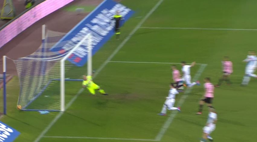 IlMughini's tweet photo. Un cross all improvviso....
Un colpo di testa...
Si gonfia la rete e....
una #GODURIAPAZZESCA
😂😂😂😂😜😜😜😜 https://t.co/5Ytpm8KoOc