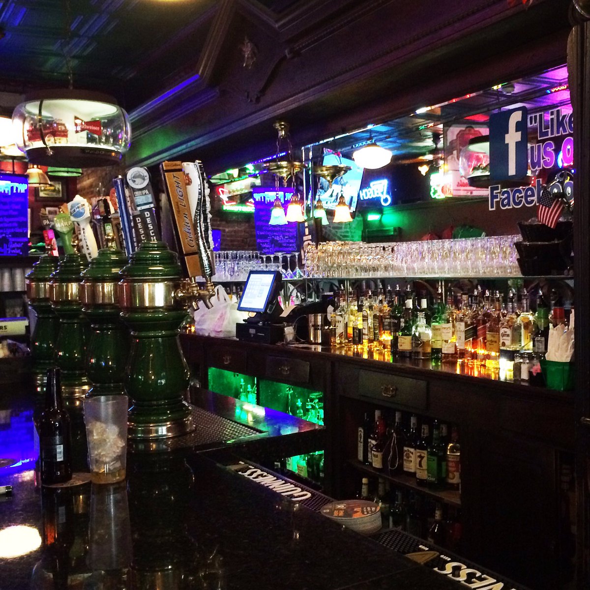 blackbearcider's tweet photo. #SundayFunday at @seamusmcdaniels3 🍺
#stl #stlouis #golocal #golocalstl #cheers https://t.co/Mu9dopBYDy