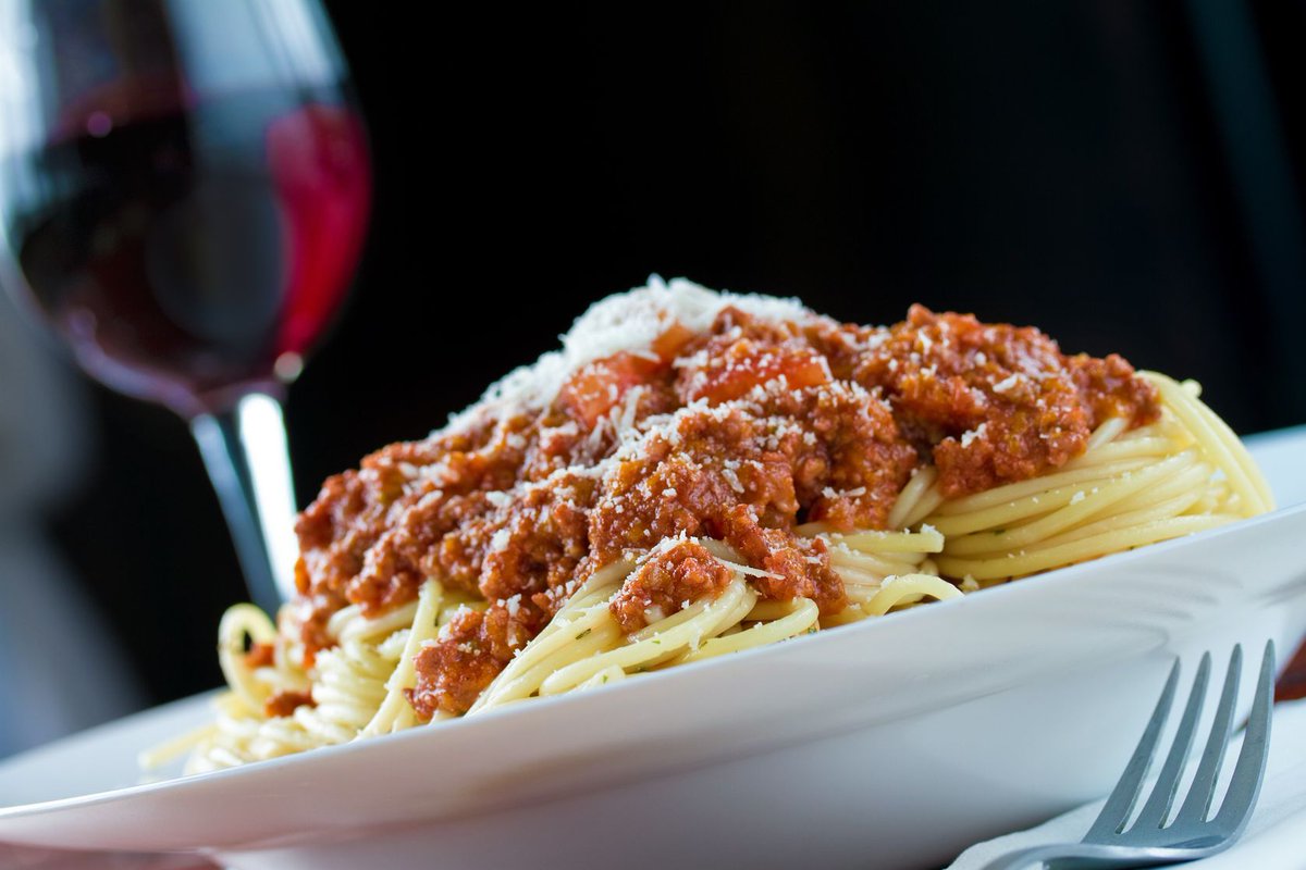 MissouriWines's tweet photo. The acidity of #MONorton pairs super well with tomatoes. Try a glass of Norton with your next tomato-y dish. #nortonmonth https://t.co/cfE9T2ls28