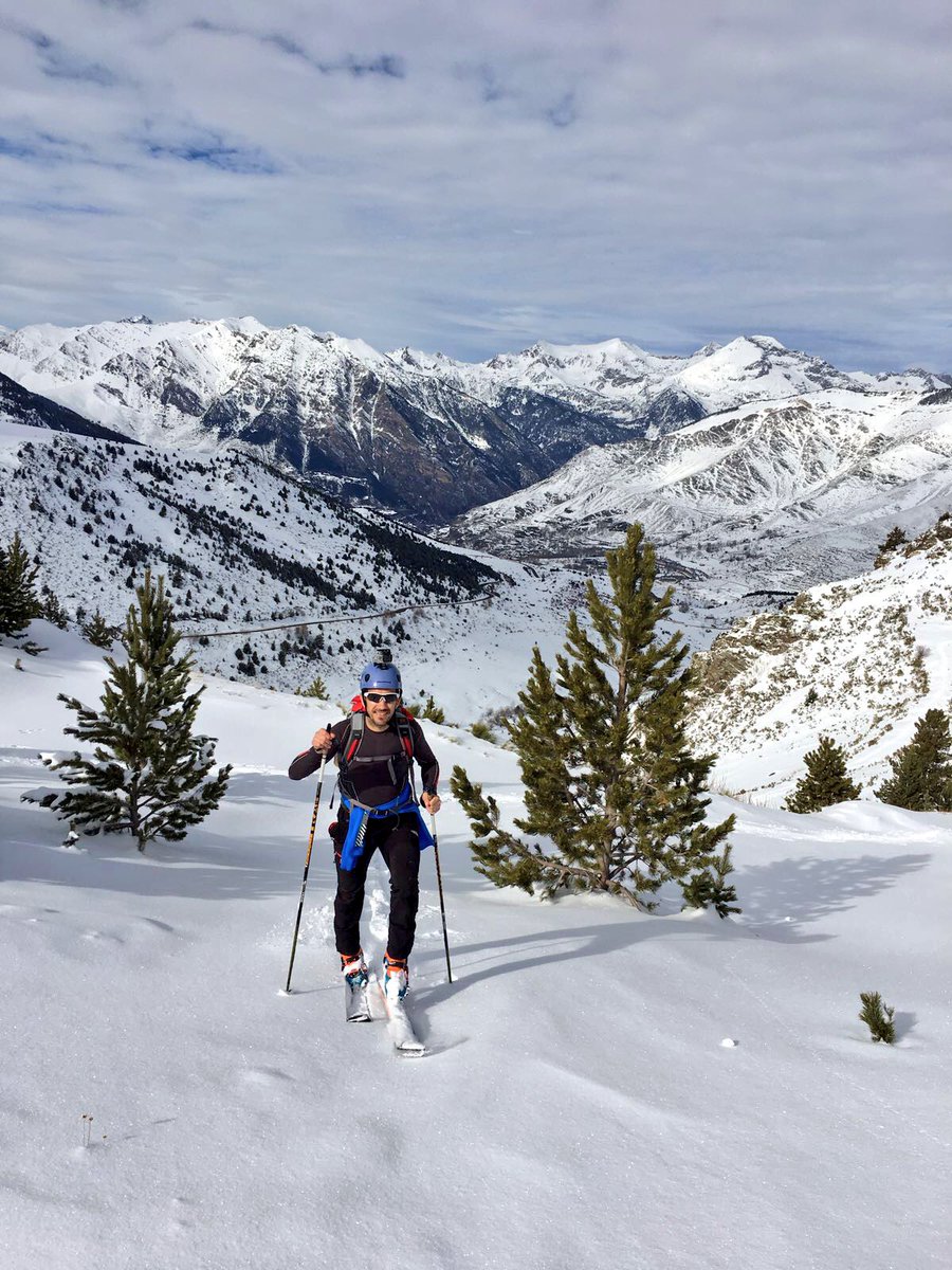 ivanespilez's tweet photo. Genial día de esqui de montaña en la Vall de Boí. #aralleida #valldeboi #skimo #esquí #montaña #nieve #domingo #amigos https://t.co/4UMmxvLN8E