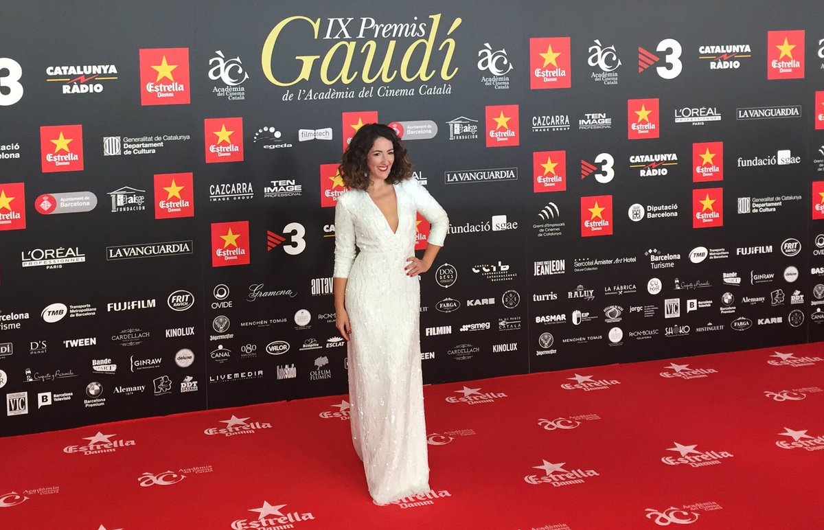 ElCinefilCat's tweet photo. Ja tenim veredicte! 
@BetsyTurnez i @petervives els més elegants de la catifa vermella!! Vols sabers els pitjors?  https://t.co/TQIbSHKun7 https://t.co/7TPm3Q8OL7