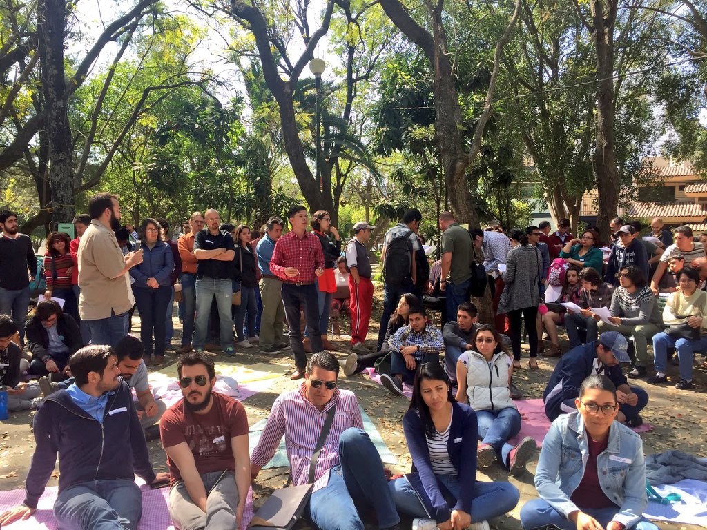 aluis_enrique's tweet photo. Hermoso ver mas de 200 personas reunidas para transformar la forma en como se hace la política en México en el 1er #EncuentroWikipolitica https://t.co/XCS645BXy7
