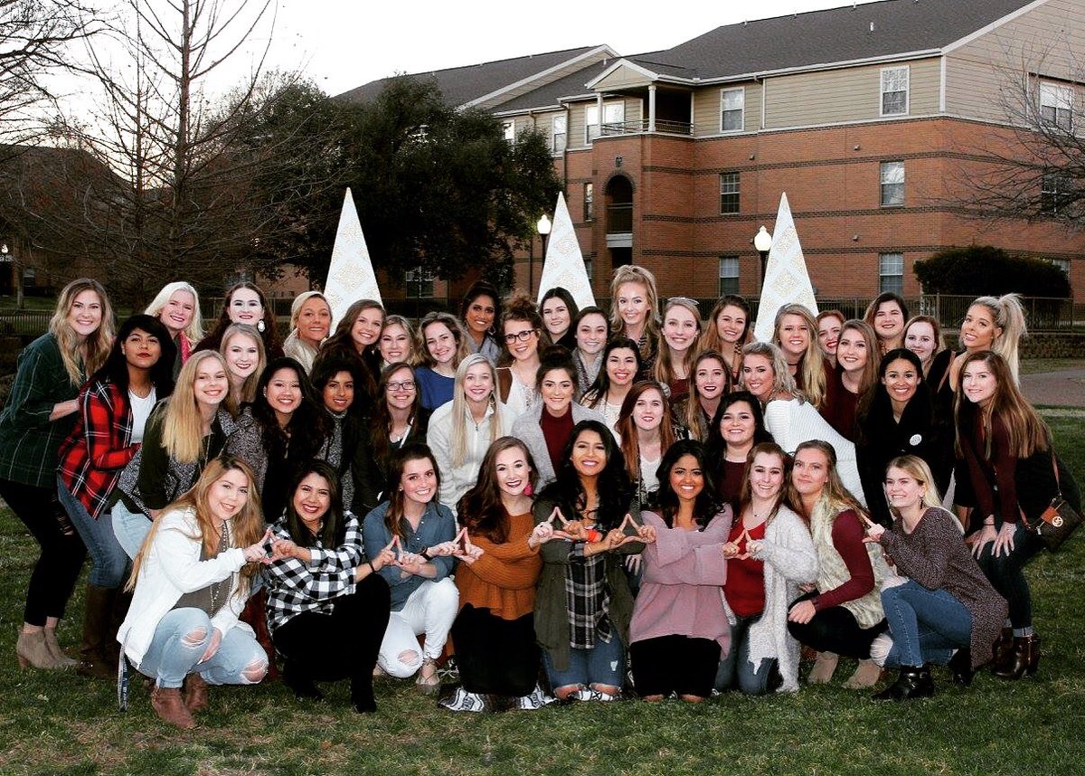 utaddd's tweet photo. Anytime we get together it's always a good time❤ Another great turnout at the FSL bonfire this year! #utaddd #utapillars #utafsl https://t.co/m4PvahODA6