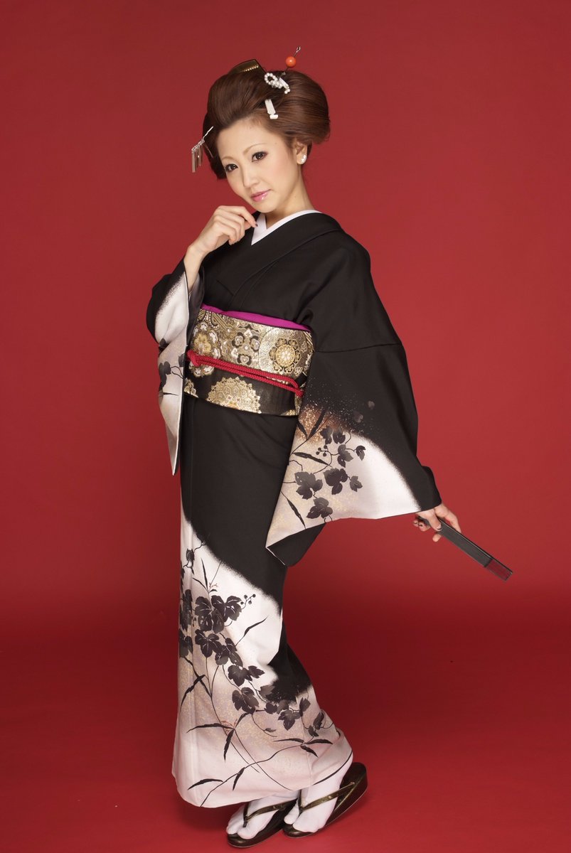 Facestudio もうすぐ 節分 中洲では お化けの日 として 沢山のホステスさんがコスプレをしますよ 芸者さんからの発祥で 自由な服装 髪型をしていい日 として お化髪 と書き お化けの日 となったそうです ぜひface Studioでヾ ﾉ