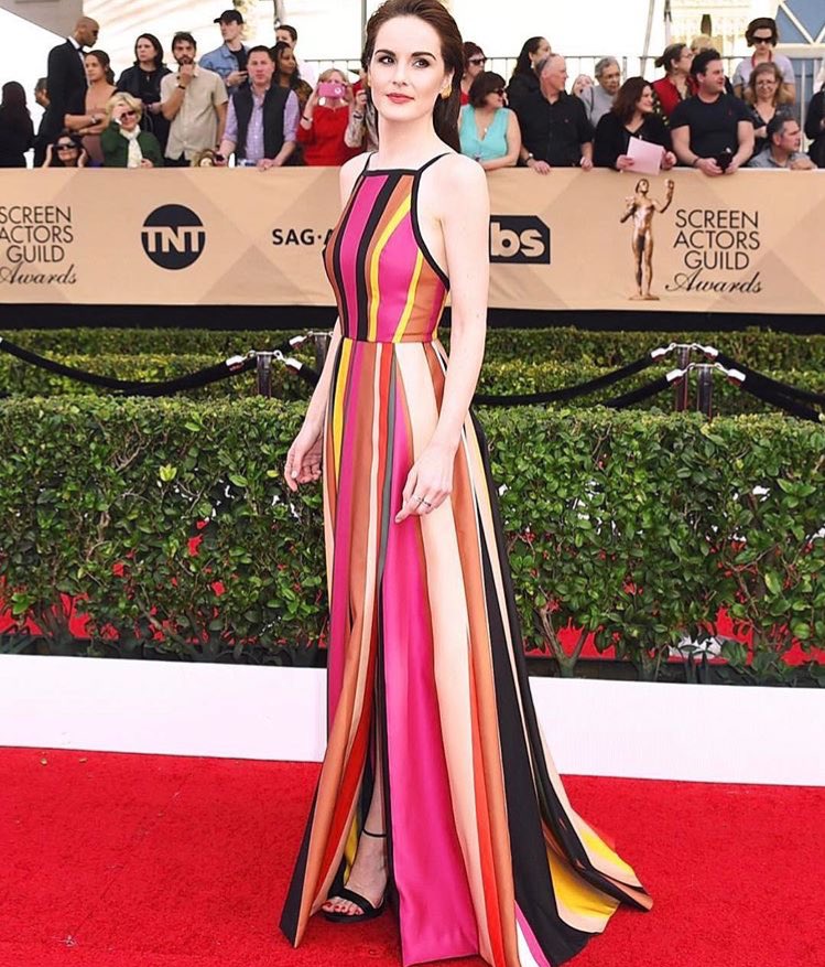 #colorblocking #stripes loving <a href="/MichelleDockery/">MichelleDockery</a> wearing <a href="/ElieSaabWorld/">ELIE SAAB</a> gown. #trends2017 #patterntrend #stripes #patterns #fabrics
