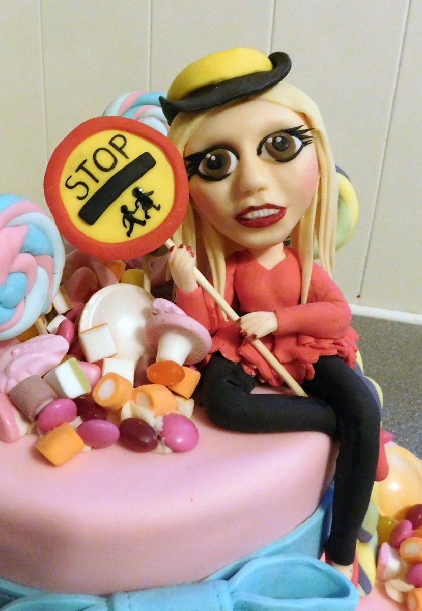 BarbsCakes's tweet photo. 18th birthday cake #sweet #lollypop #lollypoplady https://t.co/Y60gV0pgj9