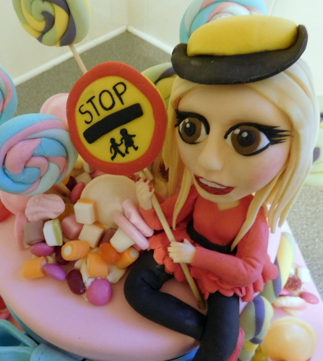 BarbsCakes's tweet photo. 18th birthday cake #sweet #lollypop #lollypoplady https://t.co/Y60gV0pgj9