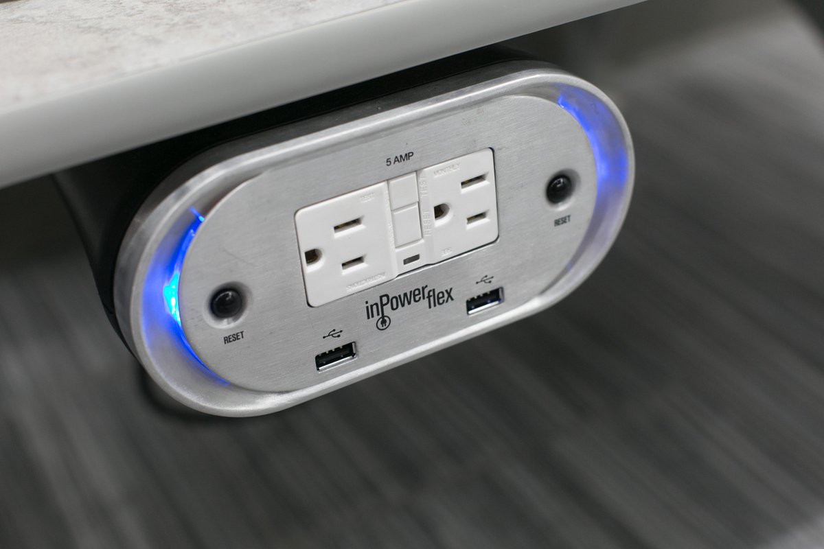 1CleanLaundry's tweet photo. USB charging stations pair well with our seating area, allowing you to stay productive and charged! #ItsAboutTime #1CleanLaundry https://t.co/MsFJYbAJMU